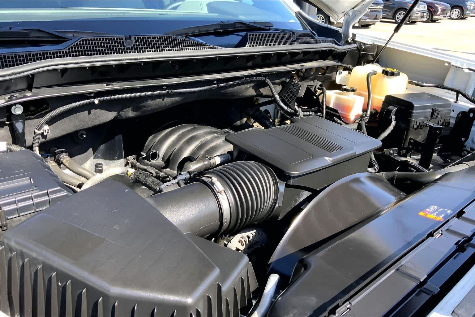 Used 2024 Summit White Chevrolet LT image 32