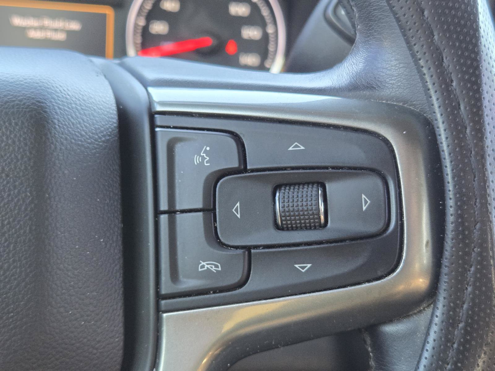 Used 2019 SUMMIT WHITE Chevrolet RST image 25