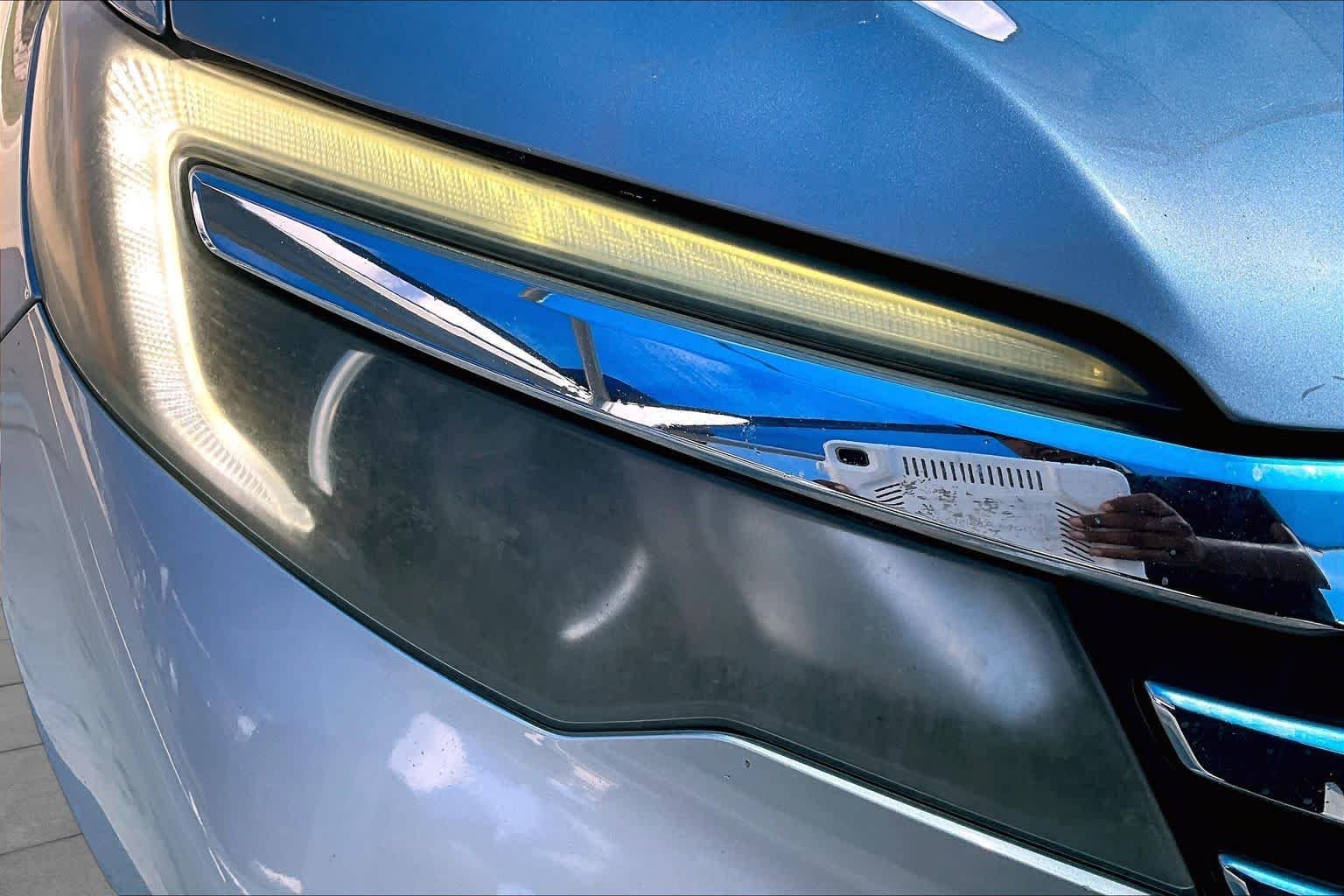 Used 2018 Lunar Silver Metallic Honda EX-L image 28