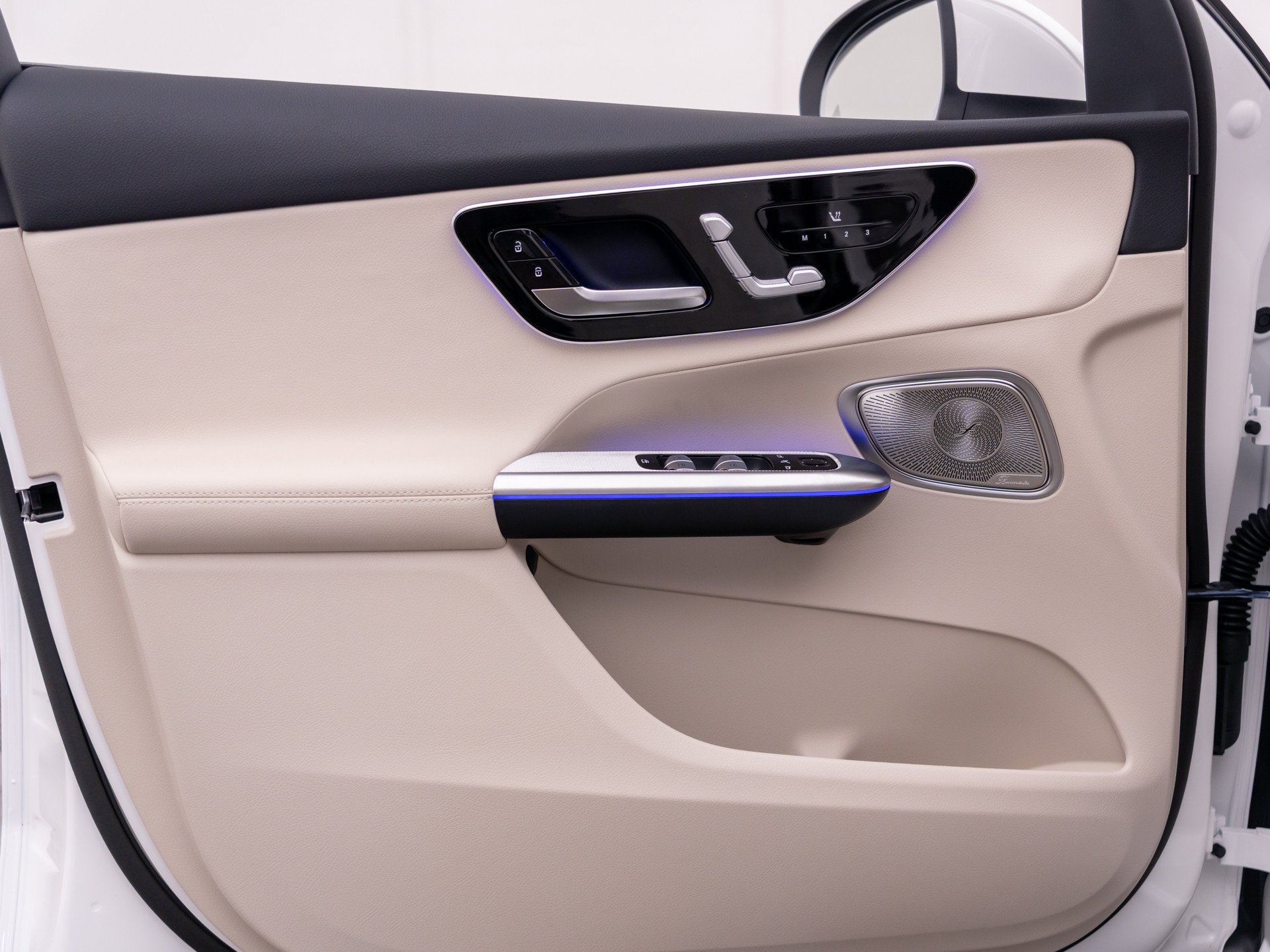 New 2027 Polar White Mercedes-Benz GLC 350e image 57