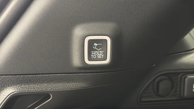 New 2026 Bright White Clear-Coat Exterior Paint Jeep Altitude image 26