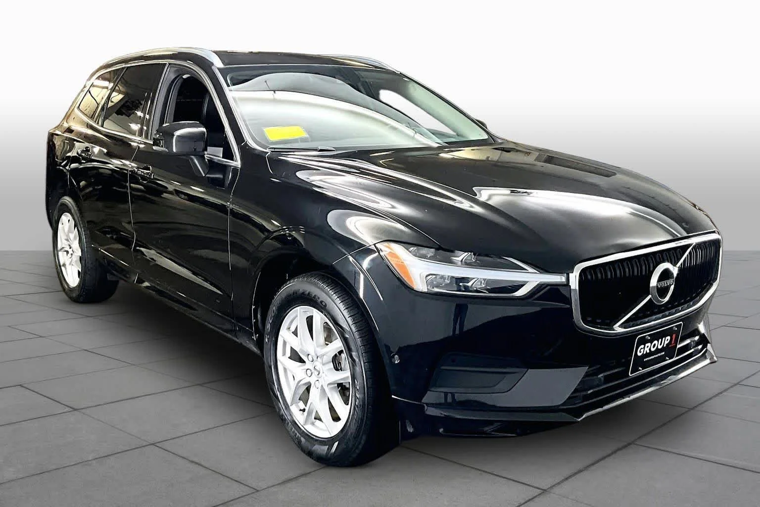 Certified Used 2019 Onyx Black Metallic Volvo Momentum image 3