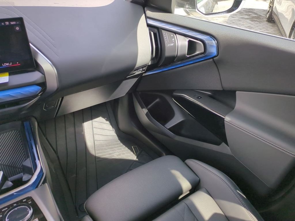 New 2026 Dark Graphite BMW 30 xDrive image 17