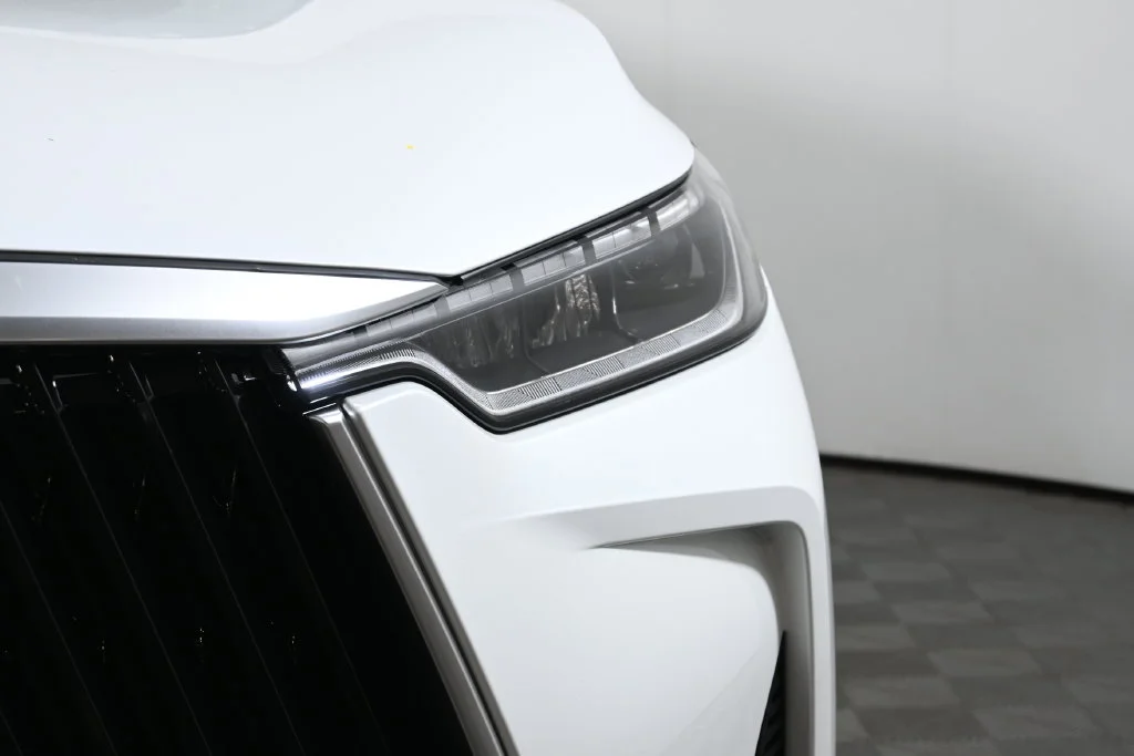 New 2027 White INFINITI LUXE image 11