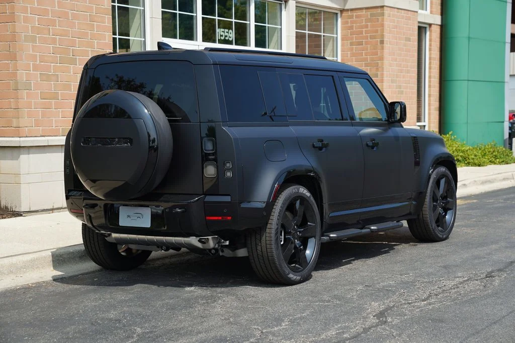 New 2026 Santorini Black Land Rover X-Dynamic SE image 6