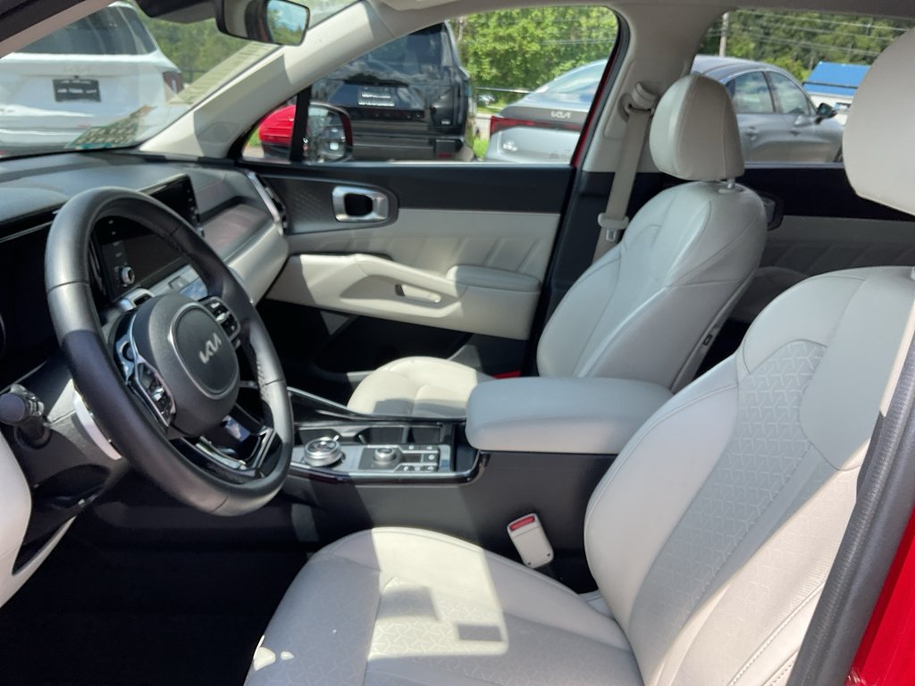 Used 2022 Runway Red Kia SX image 22