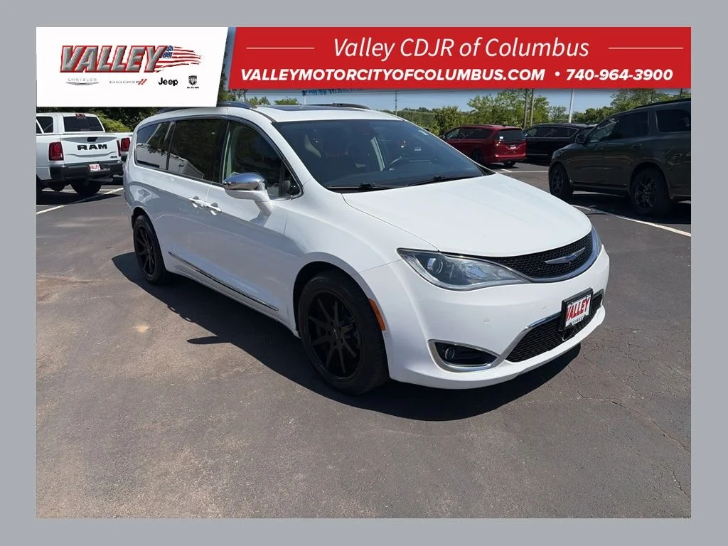 2019 Chrysler Pacifica Limited's photo