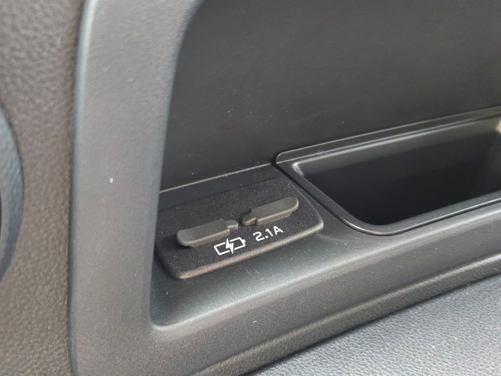 Used 2025 White Subaru Onyx Edition Touring image 21