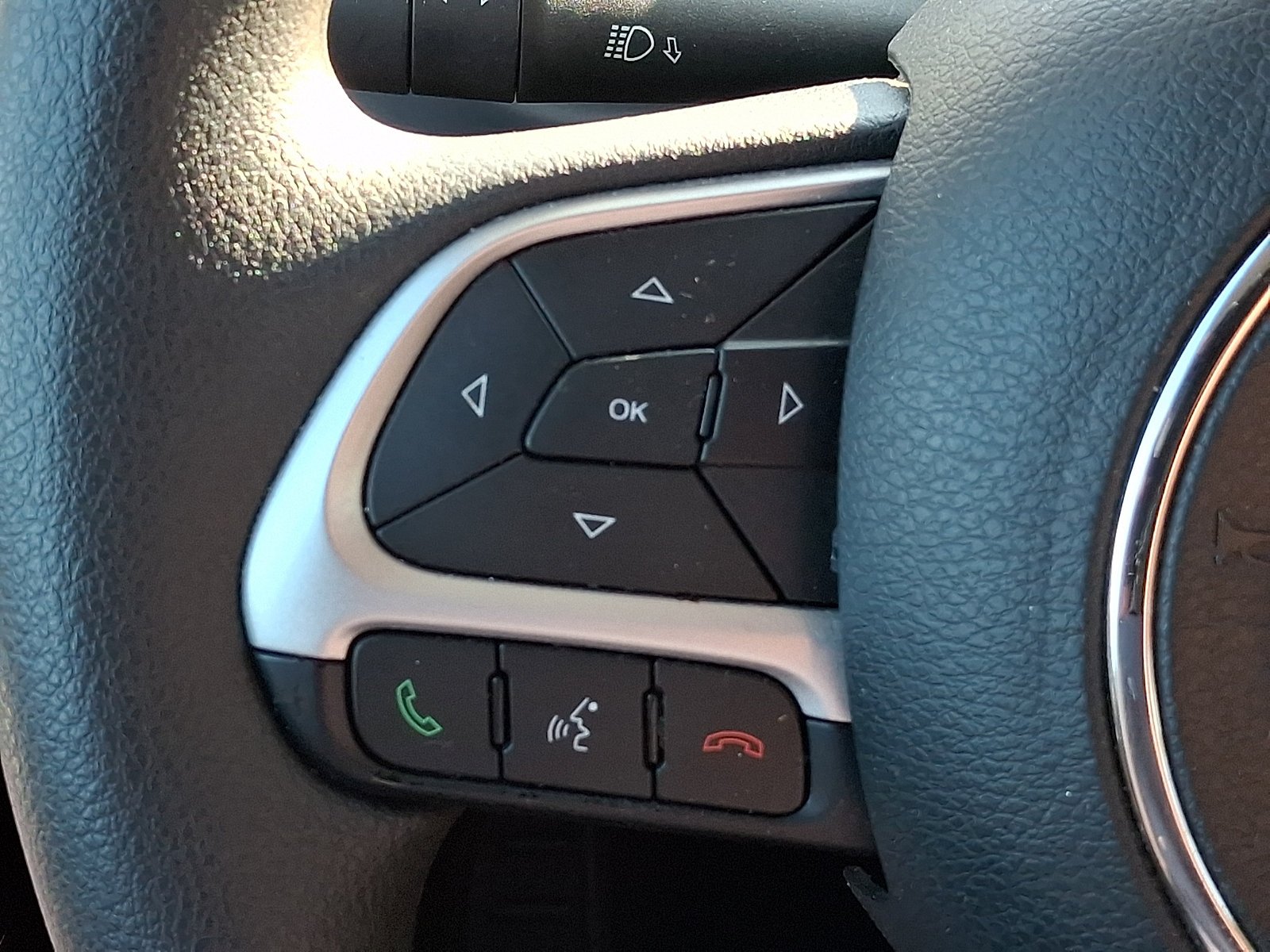 Used 2023 Slate Blue Pearlcoat Jeep Latitude image 20