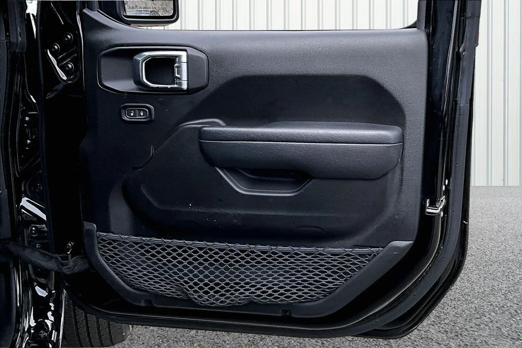 Used 2023 Black Jeep Sport S image 27