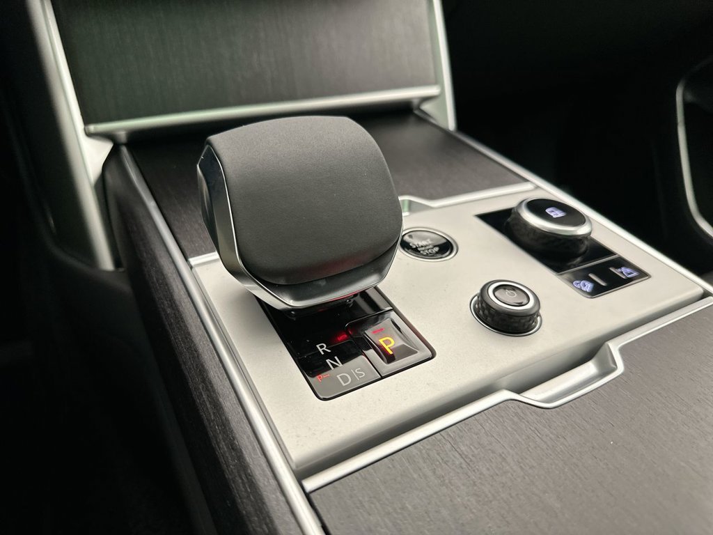 New 2027 Santorini Black Land Rover SE image 12