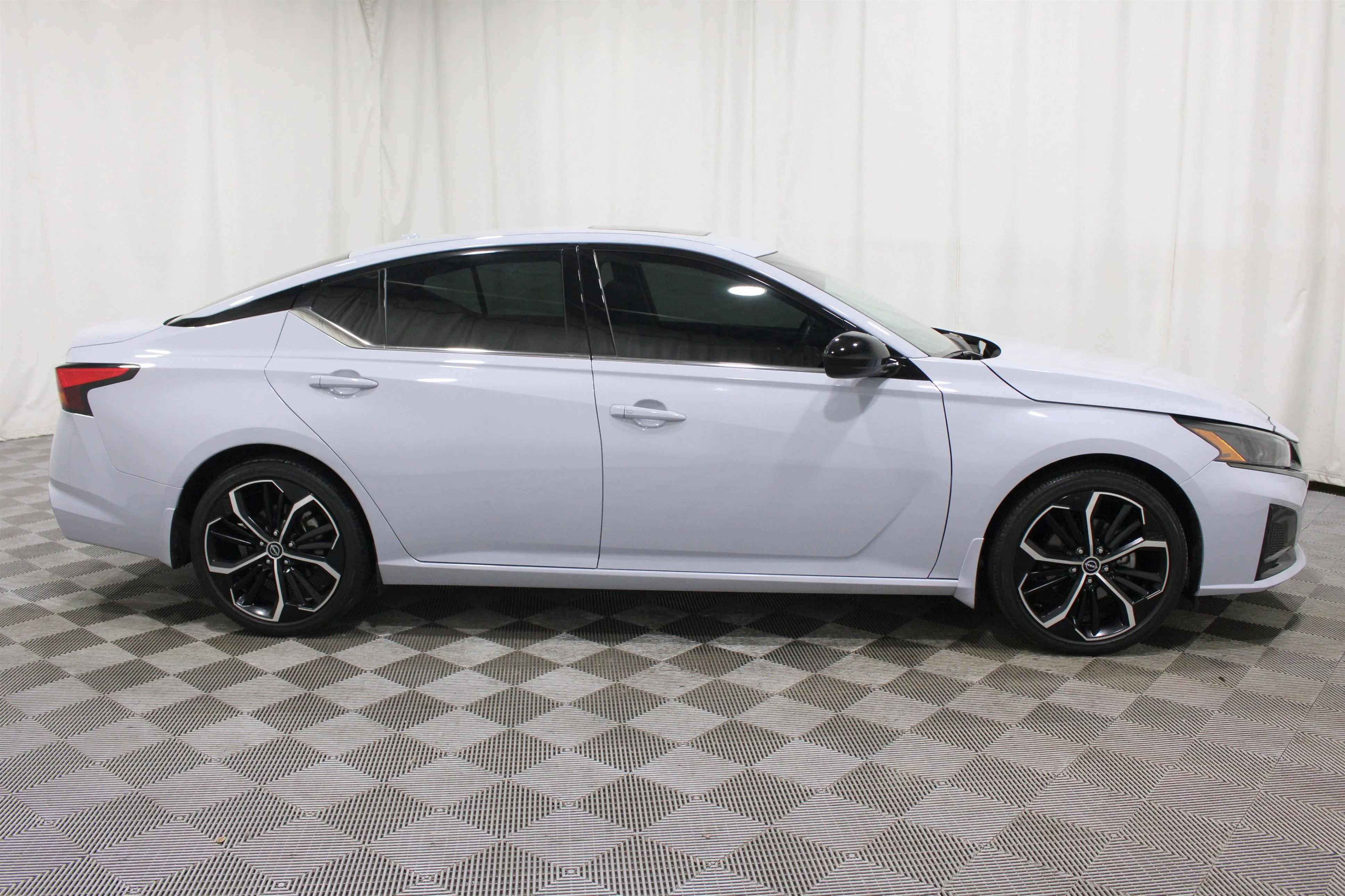 2023 Nissan Altima SR - Photo 29