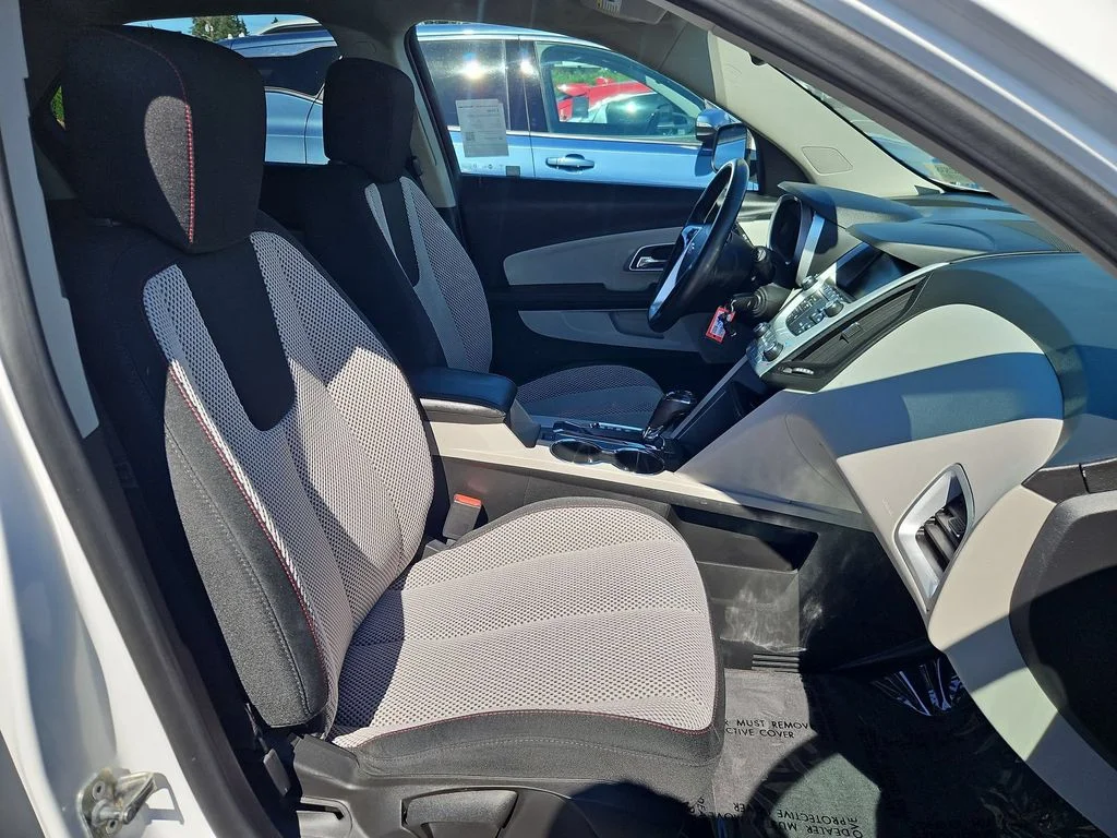 Used 2016 Iridescent Pearl Tricoat Chevrolet LT image 28