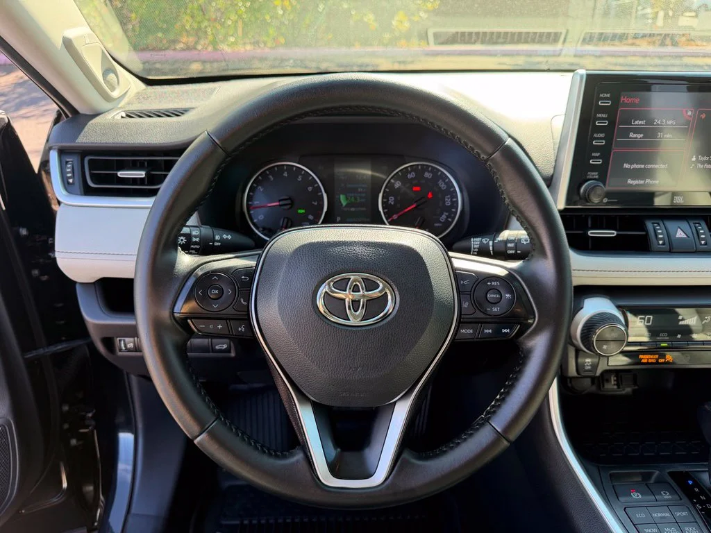 Used 2019 Midnight Black Metallic Toyota XLE Premium image 20