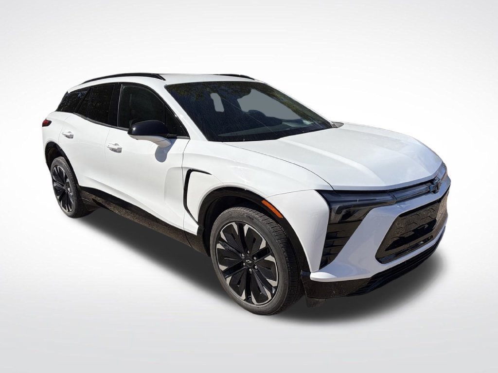 Used 2024 Summit White Chevrolet RS image 9
