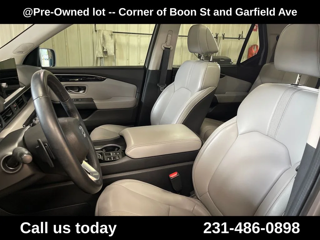 Used 2023  Honda Touring image 13
