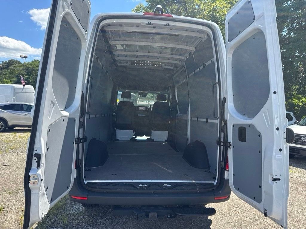 Used 2025 White Mercedes-Benz Cargo 144 WB image 14
