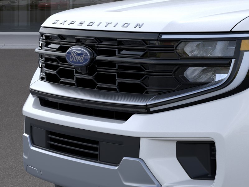 New 2026 Star White Metallic Tri-Coat Ford MAX Platinum® image 17