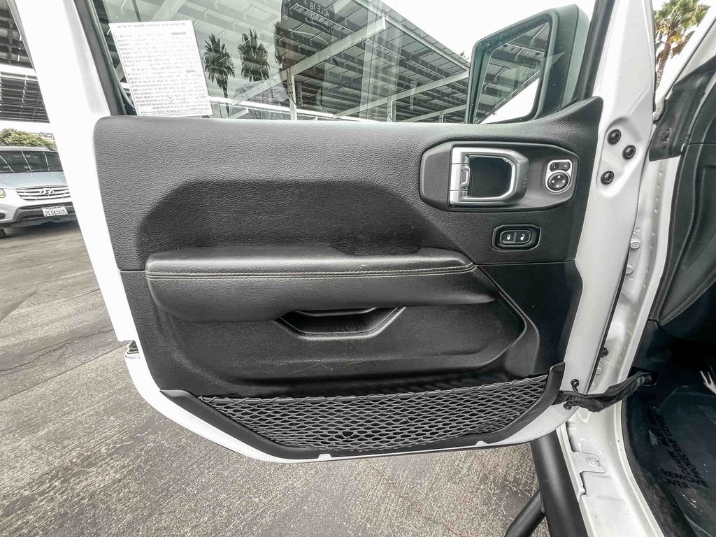 Used 2023 White Jeep Overland image 19