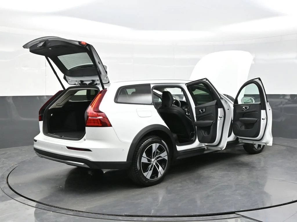 Certified Used 2026 Crystal White Volvo Plus image 41