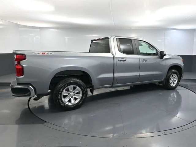 Used 2023 Gray Chevrolet LT image 4