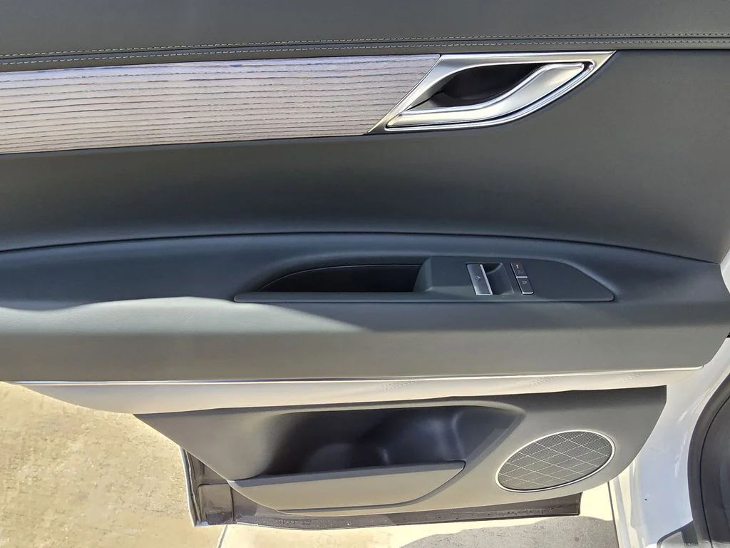New 2026 White Genesis 2.5T image 12