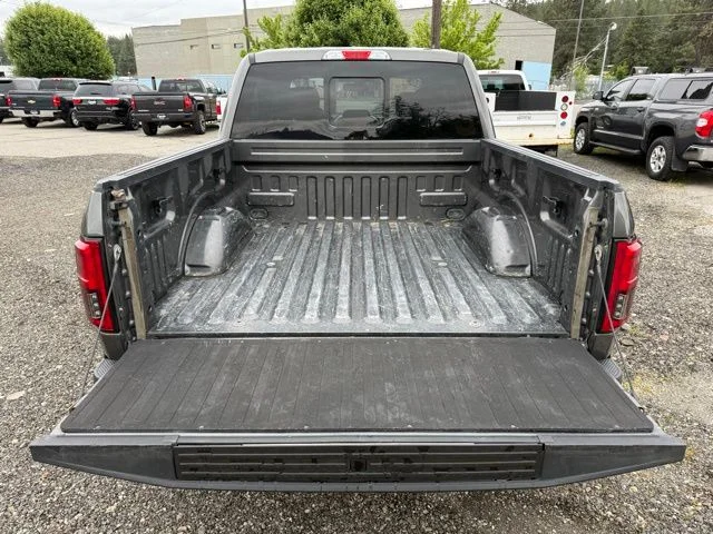 Used 2016 Magnetic Metallic Ford Lariat image 17