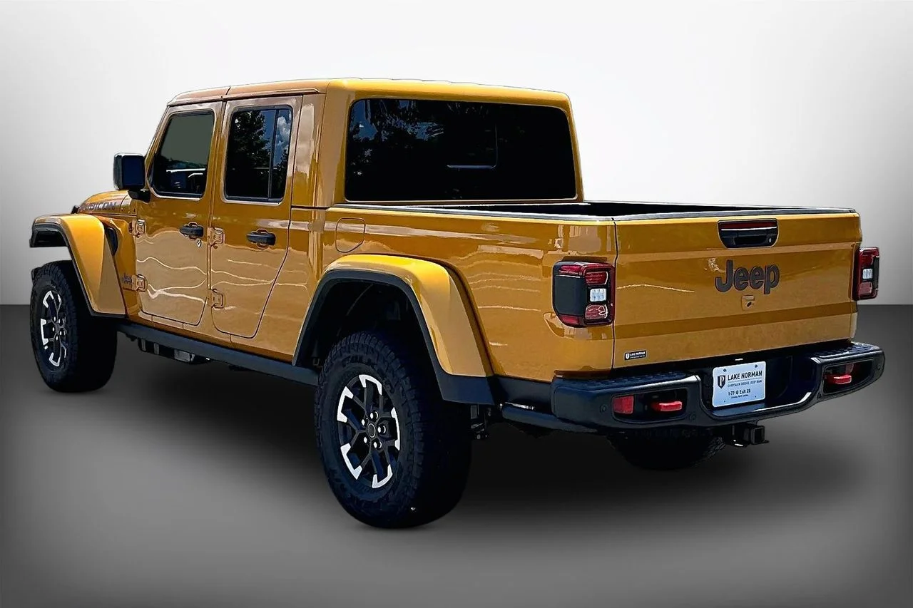 New 2026 Goldilocks Exterior Paint Jeep Rubicon X image 6