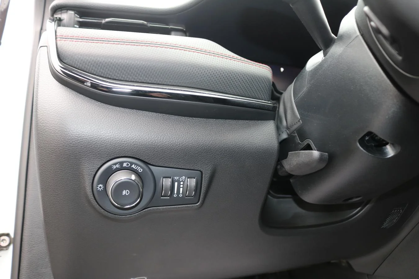 New 2026 White Jeep Trailhawk 4x4 image 13