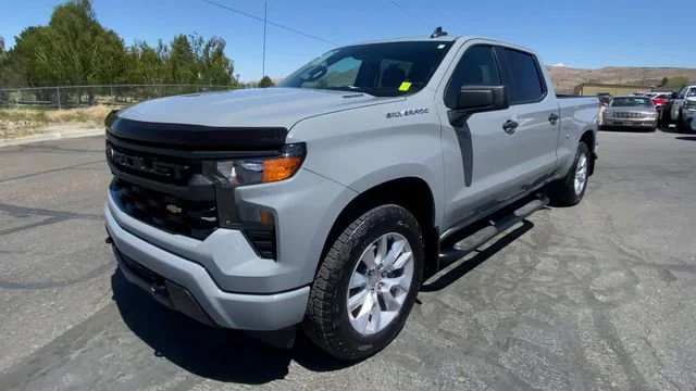 Used 2025 Slate Gray Metallic Chevrolet Custom image 4