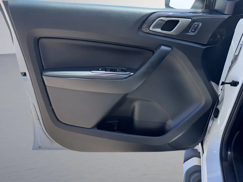 Used 2019  Ford XL image 21