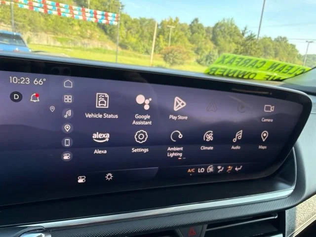 Used 2024 White Frost Tricoat Buick Preferred image 40