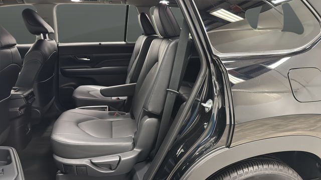 Used 2025 Midnight Black Metallic Toyota XLE image 23