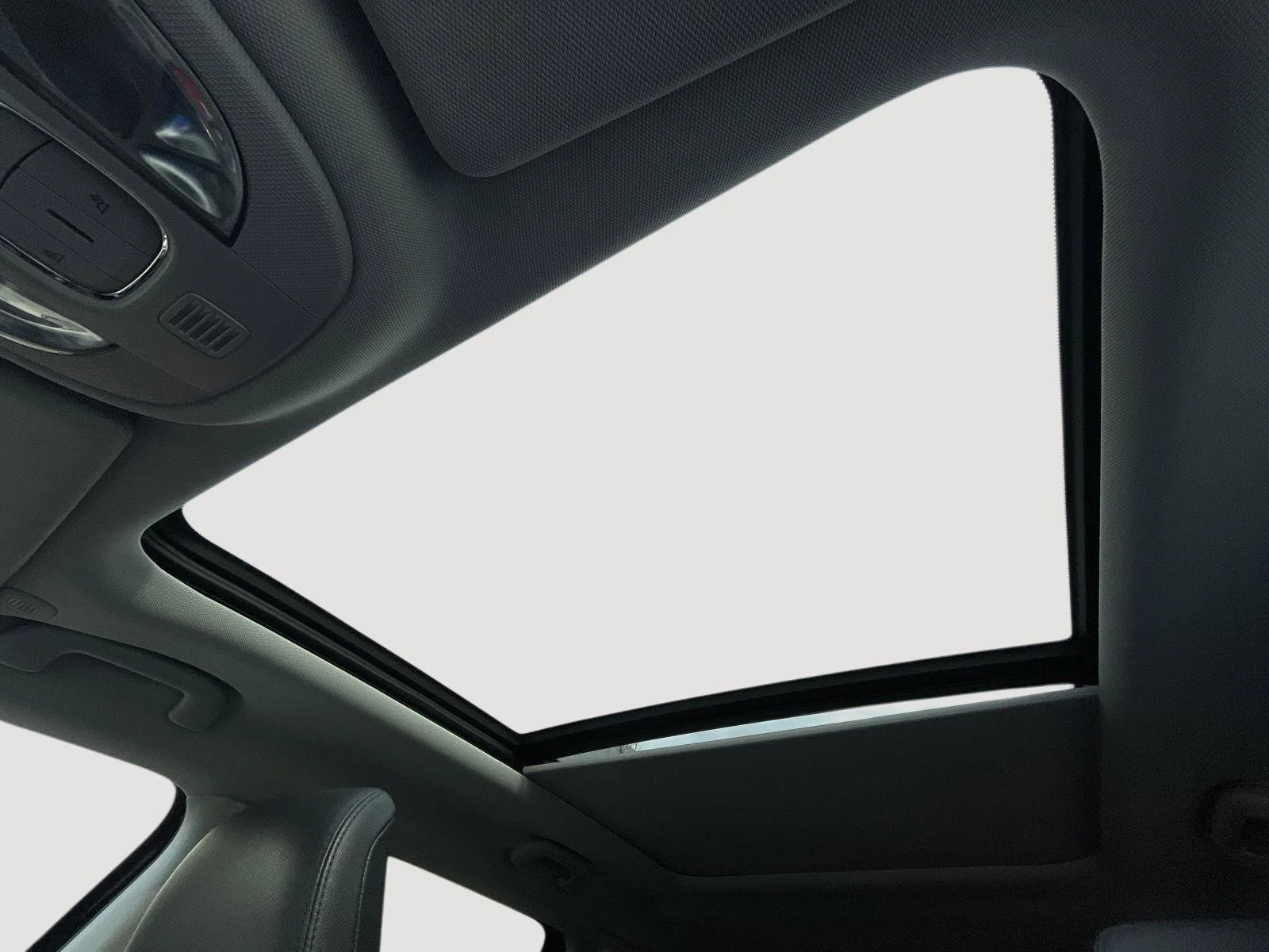 Used 2022 Diamond Black Crystal Pearlcoat Jeep Trailhawk image 23