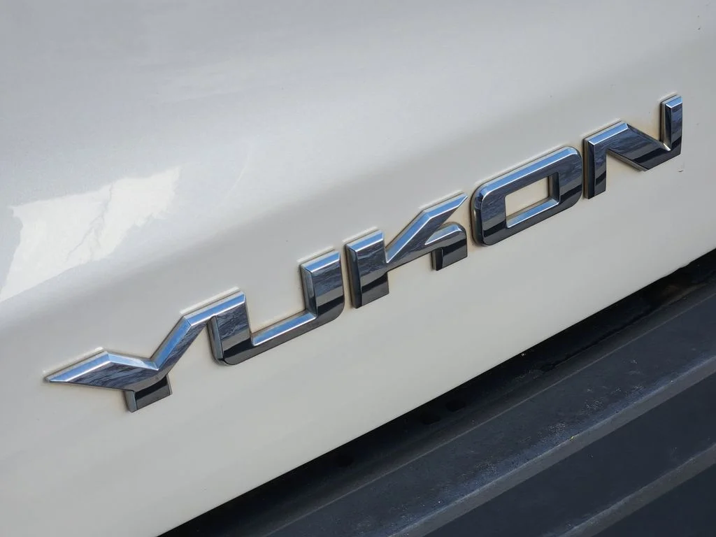 Used 2018 White Frost Tricoat GMC SLT image 12