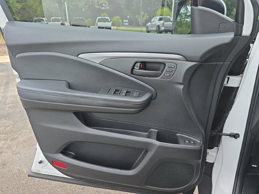 Used 2022 Beige Honda EX-L image 28