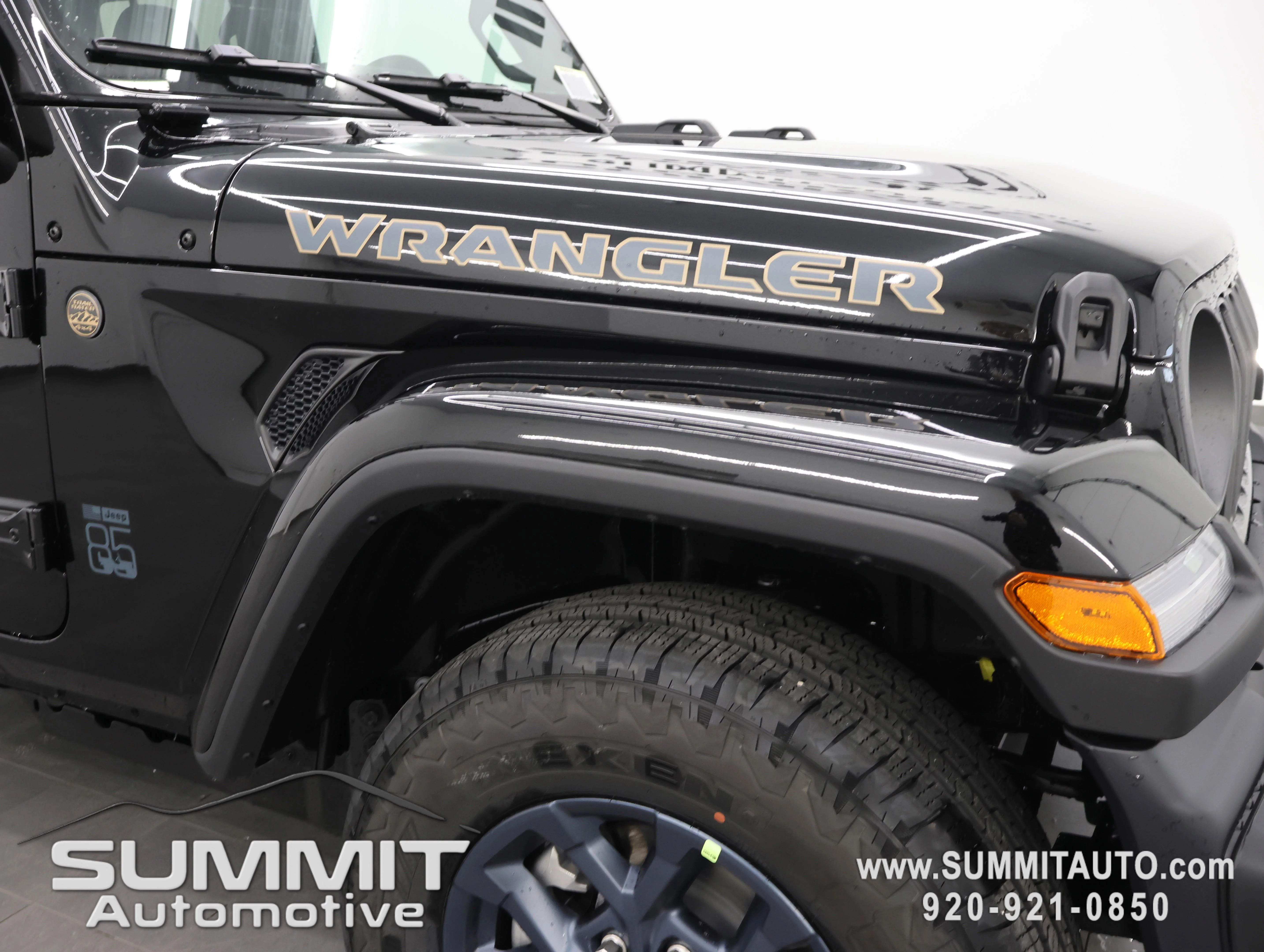 New 2026 Black Clear-Coat Exterior Paint Jeep 85th Anniversary Edition image 22