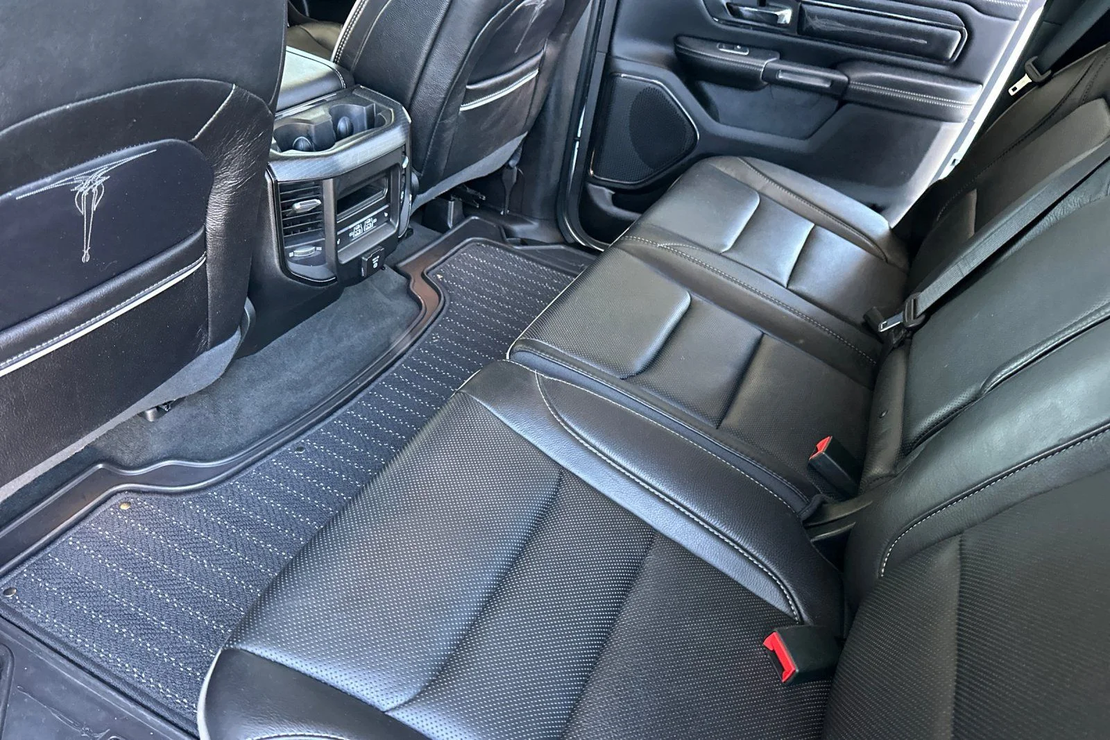 Used 2022 White Ram Limited image 12