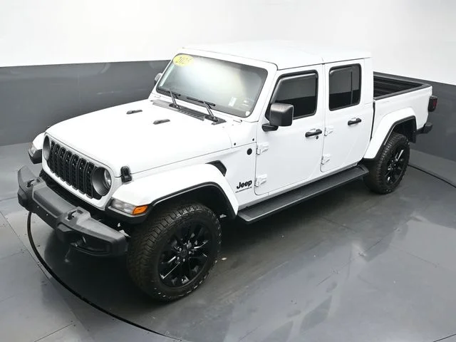 Used 2025 White Jeep Nighthawk image 40