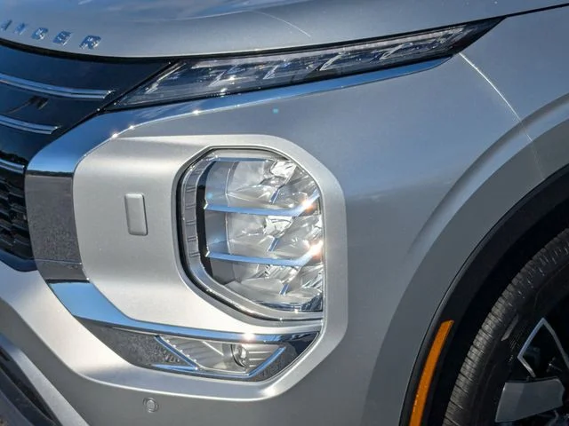 New 2026 Silver Mitsubishi SE image 10