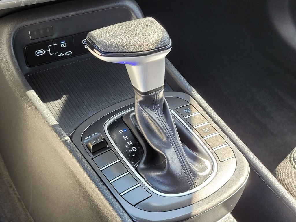 Used 2025 Gray Hyundai SE image 21