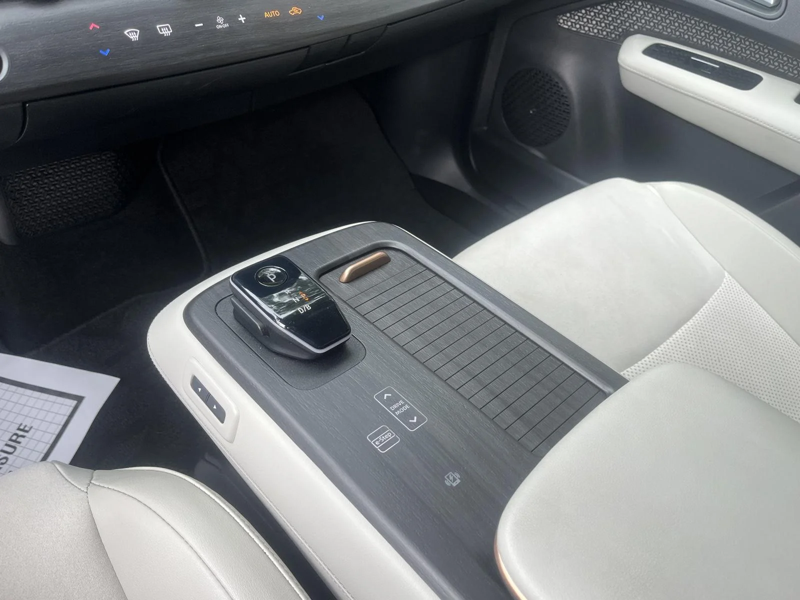 Used 2025 Everest White Pearl Tricoat/Black Diamond Pearl Nissan EVOLVE+ image 27