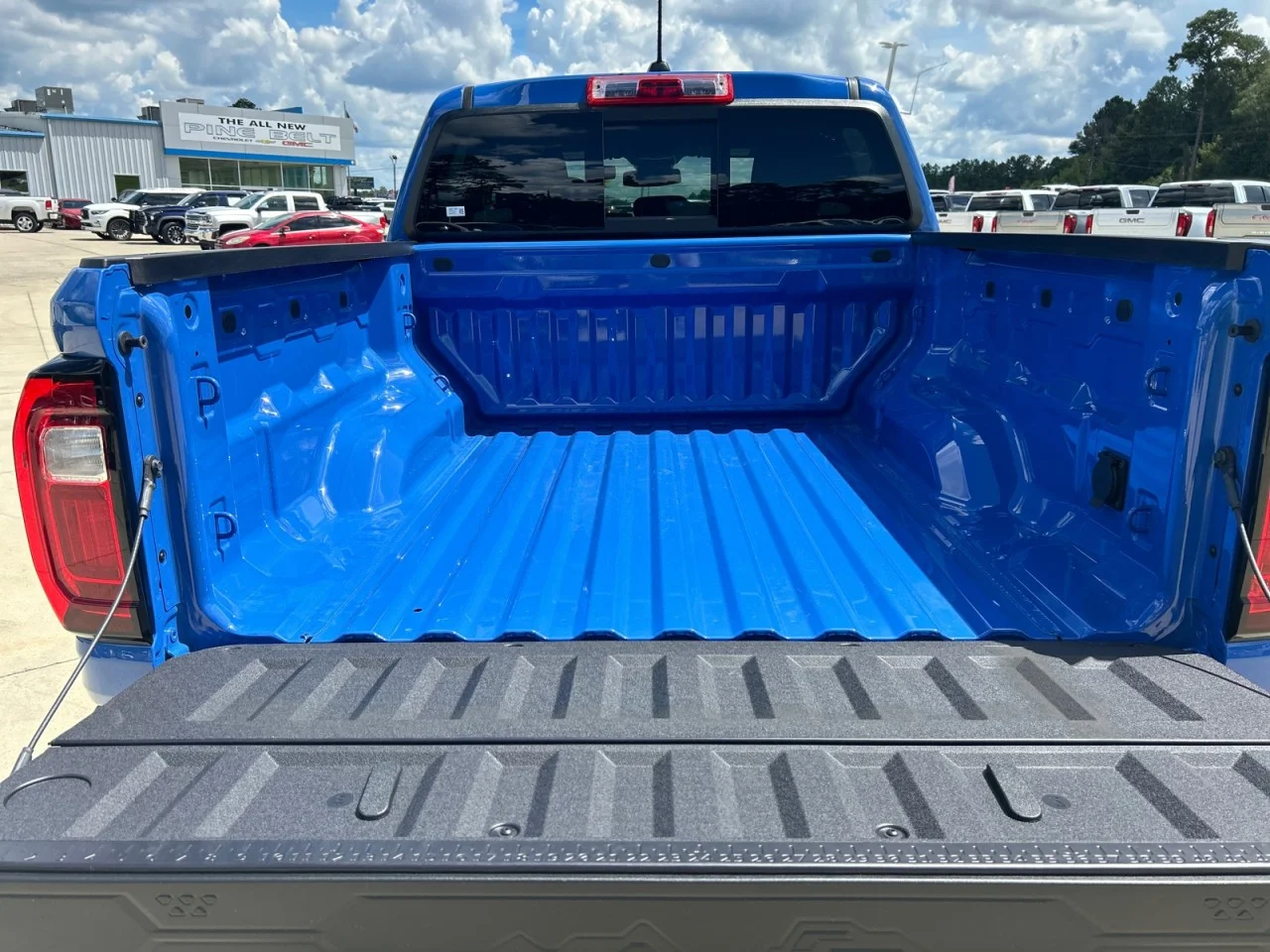 New 2026 Rapids Metallic GMC Elevation image 7