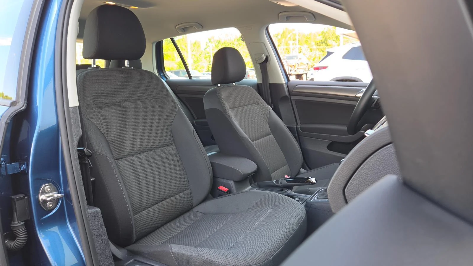 Used 2019 Silk Blue Metallic Volkswagen S image 52
