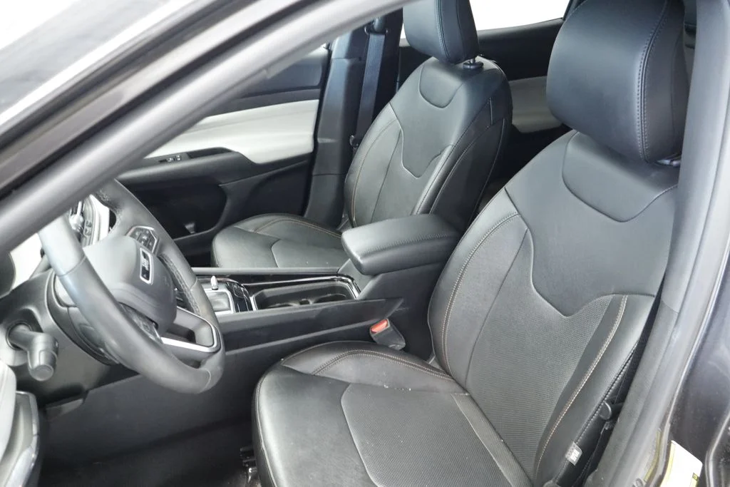 Used 2023 Gray Jeep Limited image 27
