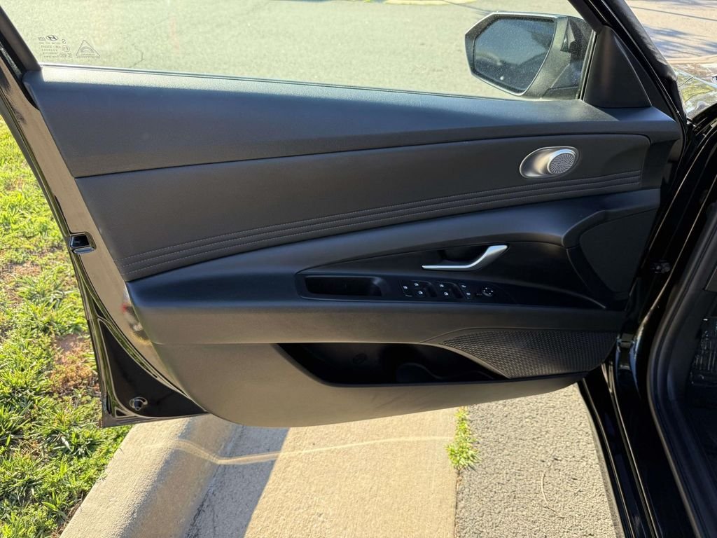 Used 2021 Black Hyundai SEL image 32