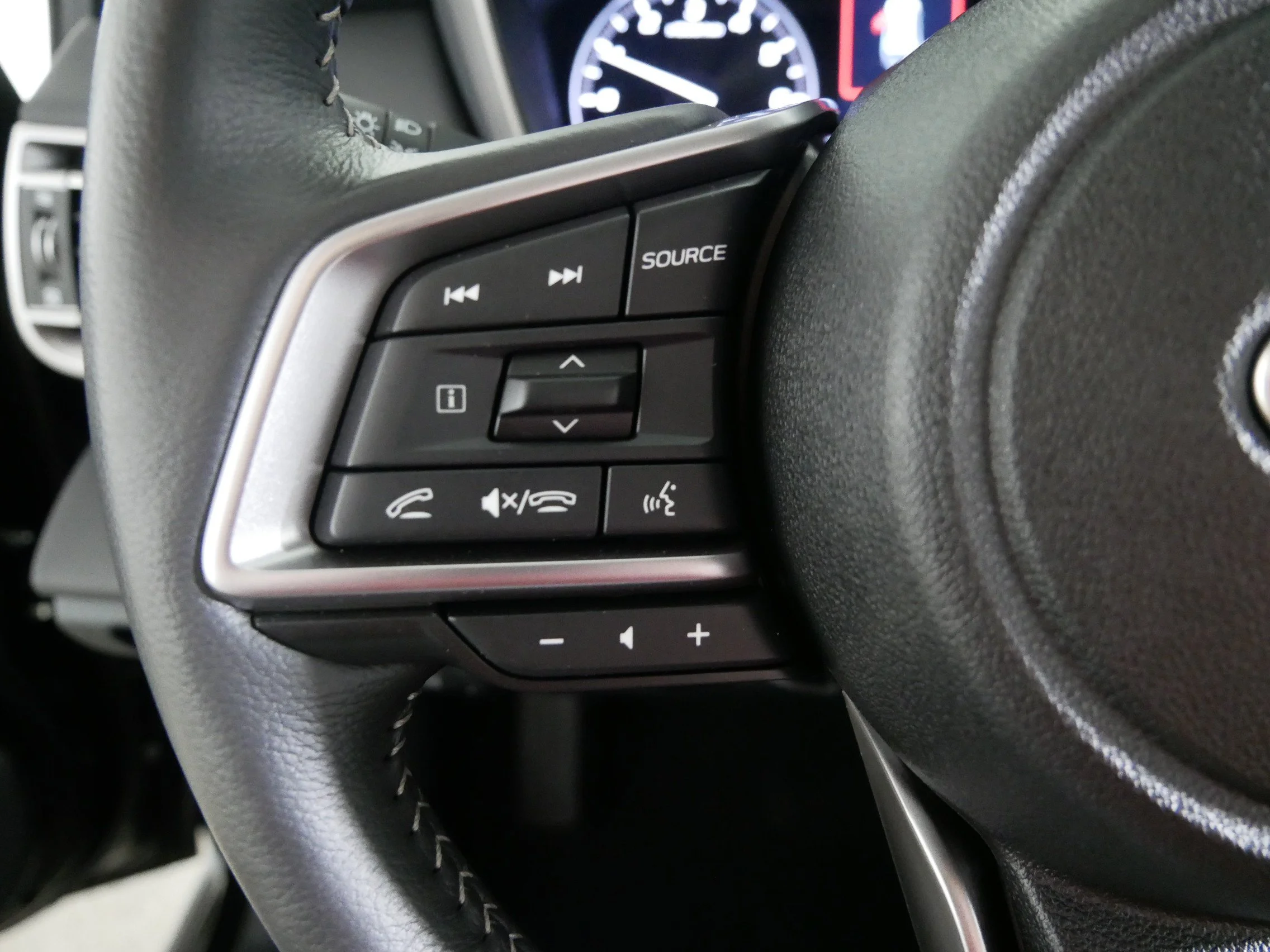 Used 2025 Crystal Black Silica Subaru Limited image 28