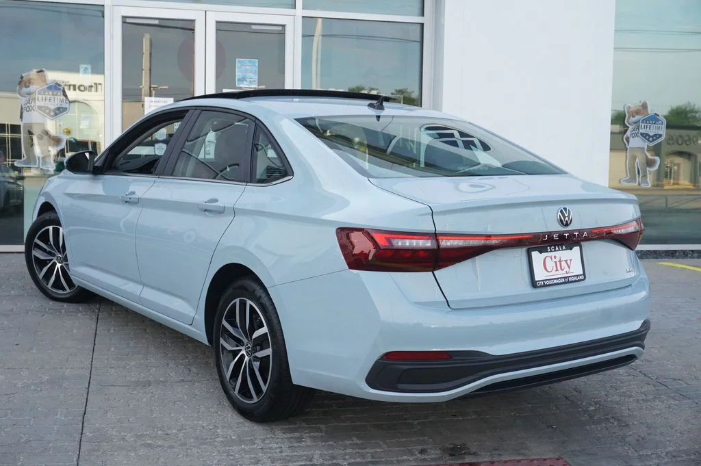 Certified Used 2025 Gray Volkswagen 1.5T SE image 13