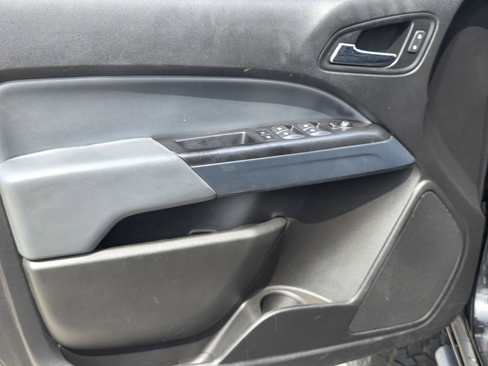 Used 2019 Black Chevrolet Z71 image 15