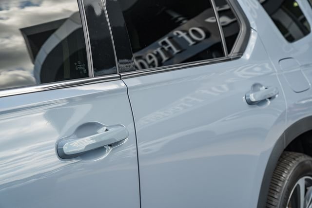 Used 2025 Sonic Gray Pearl Honda Touring+ image 18
